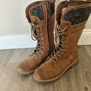 Denver Hayes Tan and Black Lace-Up Boots